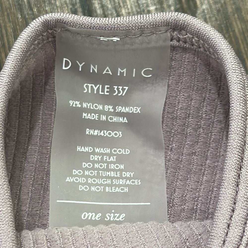 Dynamic Ribbed V-Neck Tank - Picture 3 of 3